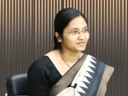 ayushi bansal ias